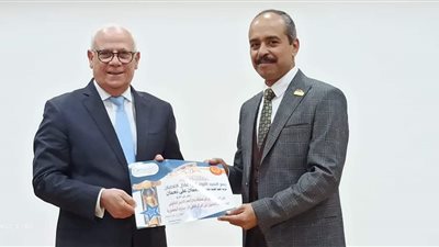 محافظ بورسعيد يكرم حي الشرق لفوزه فى مسابقة التميز الحكومي (صور)