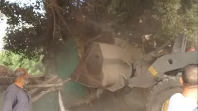 محافظة الجيزة تزيل 14 حالة تعد على حرم السكة الحديد وكورنيش النيل 