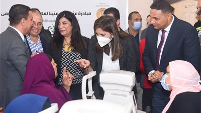 وزيرة الهجرة ومحافظ الدقهلية يتفقدان القافلة الطبية 