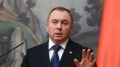 وزير خارجية بيلاروس يبحث أزمة المهاجرين مع المفوض الأوروبي