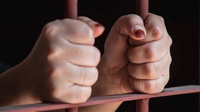 هتكت عرض طليقها وصورته عاريا.. السجن 15 عاما لربة منزل بالإسكندرية (تفاصيل)