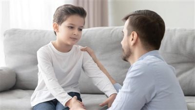 خبيرة علاقات تكشف طرق التعامل مع طفل تعرض للتحرش (فيديو)
