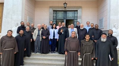 إيبارشية طيبة للأقباط الكاثوليك تكرم الدكتور فرنسيس أمين