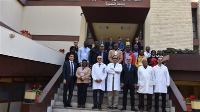 ختام الدورة التدريبية الدولية بمركز أمراض الكلى والمسالك بجامعة المنصورة