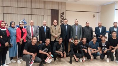 رئيس جامعة أسوان يشهد ختام البرنامج التدريبي حول البيئة والتنمية المستدامة