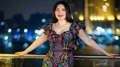 عبير صبري تحتفل بحصولها على الإقامة الذهبية بالإمارات