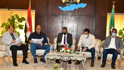 محافظ الفيوم يؤكد على مراجعة أعمال المشروعات للوقوف على مراحل التنفيذ أولًا بأول