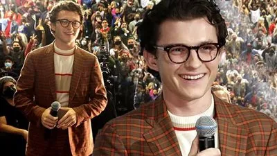 توم هولاند يشارك عشاق 