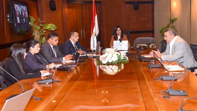 وزيرة الهجرة تعقد جلسة حوارية مع عدد من الطلاب المصريين الدارسين بكندا