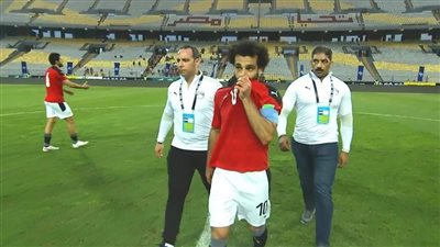 مبلغ ضخم.. تعرف على رواتب طاقم حراسة محمد صلاح