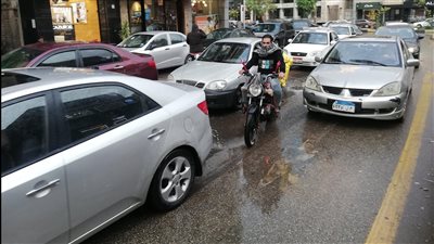 أمطار شديدة تعرقل حركة المرور بشوارع المهندسين 