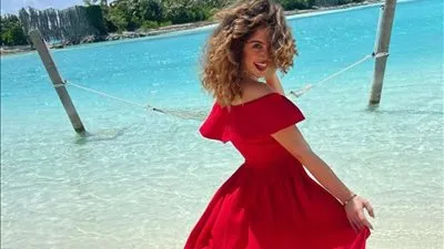 رنا رئيس تخطف الأنظار من المالديف 