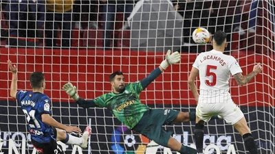 ألافيس يحرم إشبيلية من صدارة الدوري الإسباني