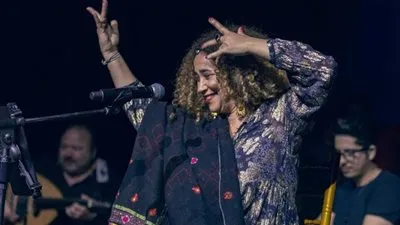 غالية بنعلي تحيي أطول حفلاتها الغنائية في مسرح الزمالك.. والجمهور يواجه الأمطار بلفتة استثنائية