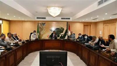  محافظ الفيوم يناقش آليات تخفيض أسعار اللحوم والسلع الغذائية