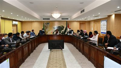 محافظ الفيوم يترأس اللجنة المركزية لمتابعة موقف 