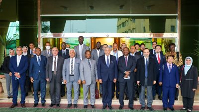 ميناء الإسكندرية يستقبل سفراء لعرض الإمكانيات البحرية