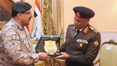 قائد قوات الدفاع الجوي يزور قوات الدفاع الجوي المصرية