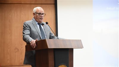 محافظ بورسعيد يتابع مستجدات العمل بمشروعات تطوير ورفع كفاءة الطرق