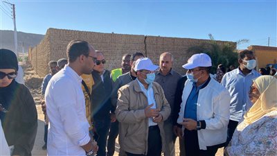 وزير التنمية المحلية يوجه بسرعة تأهيل منازل أهالي أسوان المتضررة من السيول