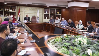 محافظ بني سويف يوجًه بالإعداد للمشاركة بمسابقة جائزة التميز الحكومي العربي