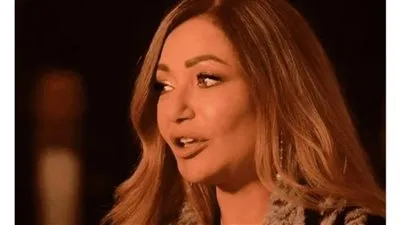 ليلى علوي تخطف الأنظار في أحدث جلسة تصويرية لها