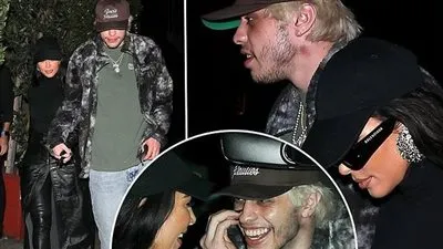 كيم كارداشيان تظهر برفقة بيت دايفيدسون في لقطات جديدة