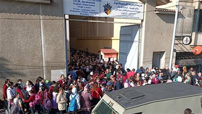 بسبب الأمطار.. تعطل حركة الخروج من المدارس بالإسكندرية (فيديو وصور) 