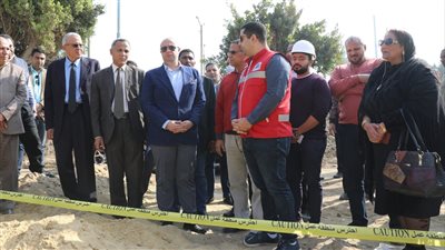 محافظ بني سويف خلال تفقده 