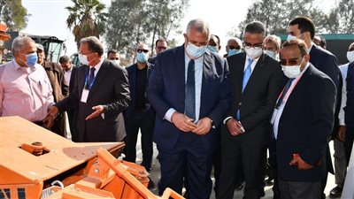 وزير الزراعة والسفير الإيطالي يتفقدان مشروع تحسين الميكنة الزراعية بمركز إطسا (صور)