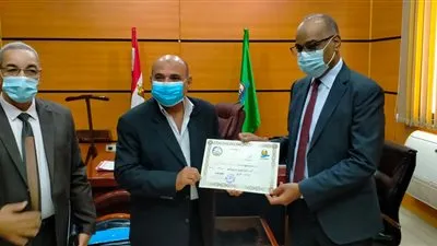 تعليم الفيوم يكرم عددا من مديري المدارس (صور)