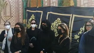 بحضور أفراد العائلة ونجوم الفن.. بدء عزاء الفنانة سهير البابلي بمسجد الشرطة