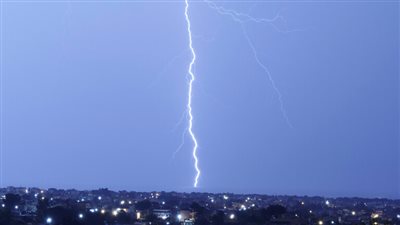 إصابة 13 سجينا بصاعقة في زيمبابوي أثناء تناولهم الغداء