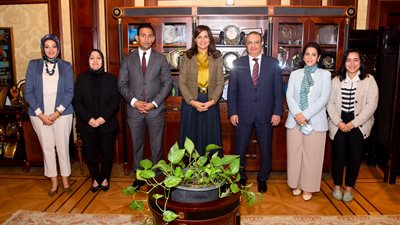 وزيرة الهجرة تعقد اجتماعا تشاوريا لمتابعة أعمال تنفيذ 