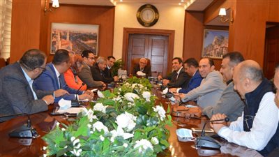 محافظ بورسعيد يتابع أعمال استكمال منظومة الميكنة بالمحافظة