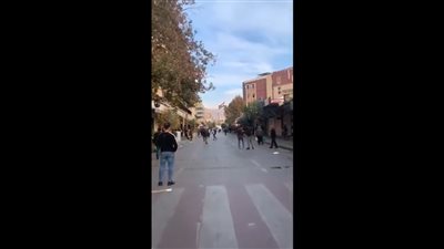 صدامات بين طلبة محتجين وقوات الأمن وسط السليمانية بالعراق 