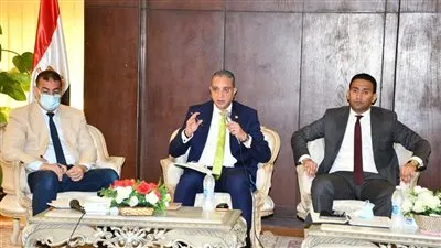 محافظ الفيوم: حلول واقعية للارتقاء بالقطاع التعليمي وسد العجز بالمدارس