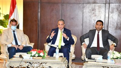 محافظ الفيوم: زيادة عدد سيارات الأجرة ببعض خطوط السير لحل مشكلة تكدس الركاب 