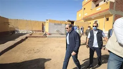 عاجل.. الرئيس السيسى يتفقد الأماكن المتضررة بالسيول فى أسوان (صور)