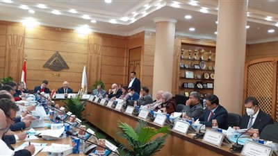 رئيس جامعة بنها: حريصون على المشاركة فى المشروع القومى لمحو الأمية