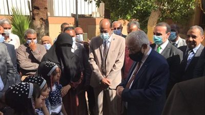 خلال زيارته للمحافظة.. طارق شوقى يتابع سير العملية التعليمية بالأقصر