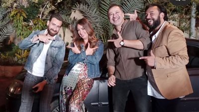 نيرمين الفقي تشارك صورة تجمعها بنضال الشافعي وأحمد الدمرداش وحسام فارس عبر 