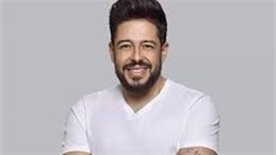 محمد حماقي يصل احتفالية طريق الكباش