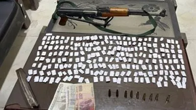 ضبط متهم بحيازة سلاح نارى وذخائر وهيروين في الشرقية
