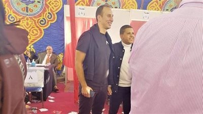 أمير توفيق يدلي بصوته في انتخابات الأهلي