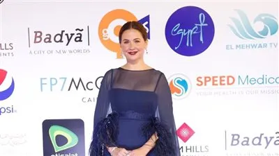 ريا أبي راشد تخطف الأنظار على الريد كاربت بافتتاح القاهرة السينمائي