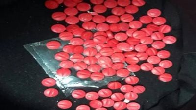 ضبط ربة منزل أثناء محاولتها إدخال أقراص مخدرة لأبنها المسجون بالخانكة