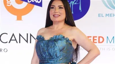 عبير صبري تخطف الأنظار بإطلالتها في افتتاح القاهرة السينمائي
