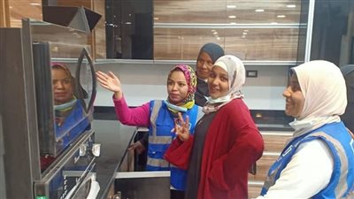 بعد تكفله بتكاليف زواجها..  عروس أسوان: ربنا يجبر بخاطر الرئيس (فيديو)