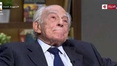 بسبب رفع ابنته قضية حجر عليه.. رشوان توفيق يبكي على الهواء